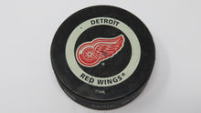 Load image into Gallery viewer, 2000 Detroit Red Wings Official Bettman NHL Game Puck Not Used RARE One Year