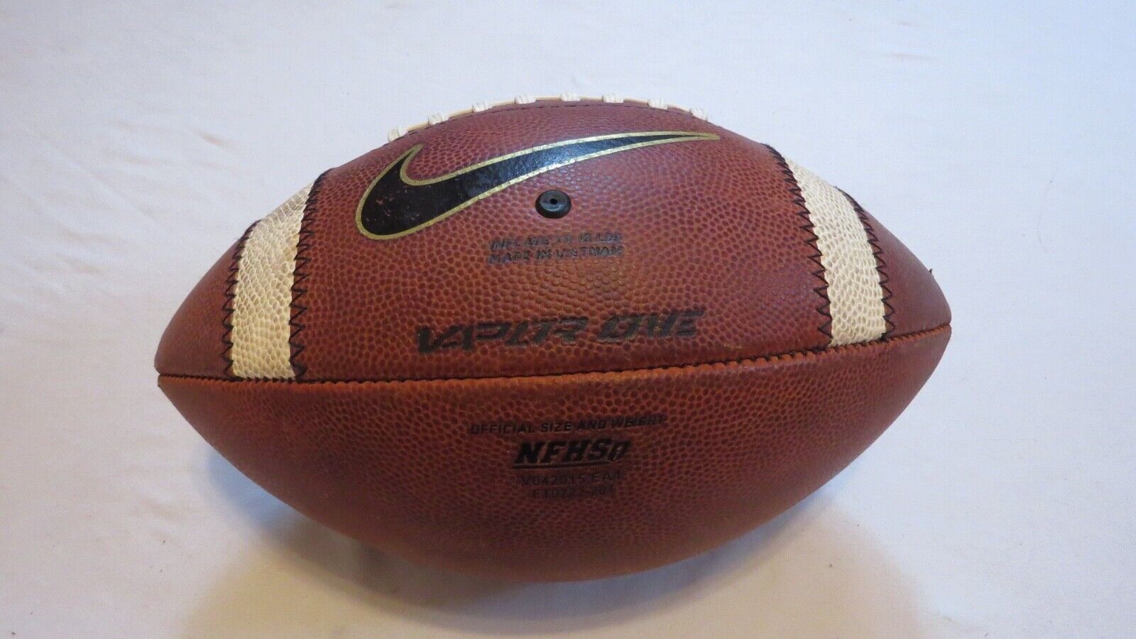 Coördineren ethisch Onderhoudbaar Game Used Nike Vapor One UNLV Rebels College Football Leather Game Bal –  Collectible Notes