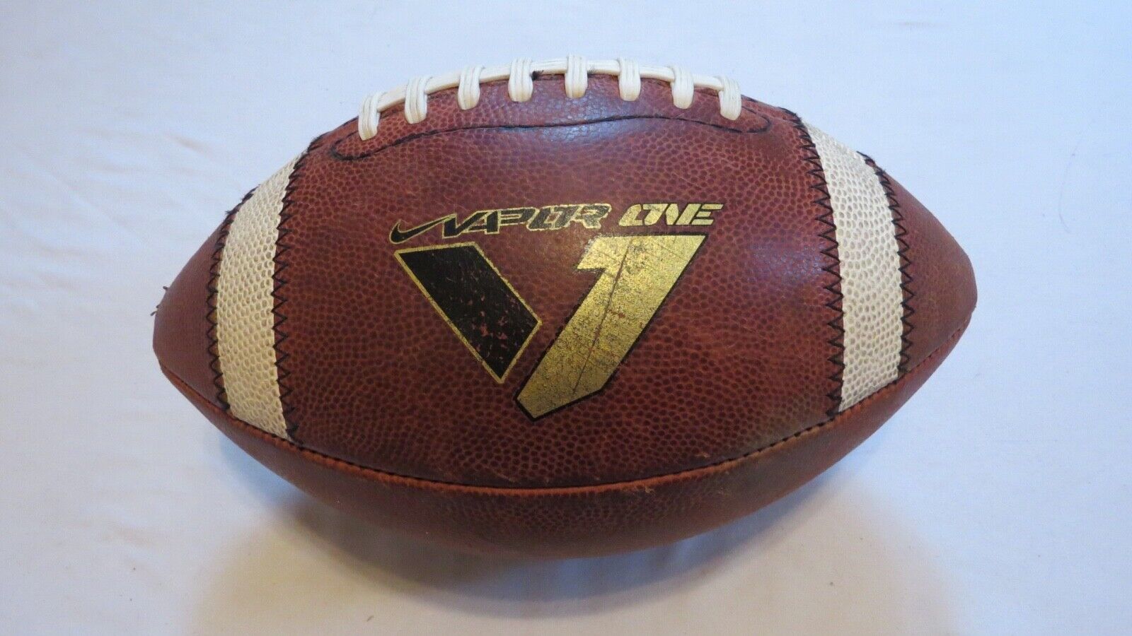Coördineren ethisch Onderhoudbaar Game Used Nike Vapor One UNLV Rebels College Football Leather Game Bal –  Collectible Notes