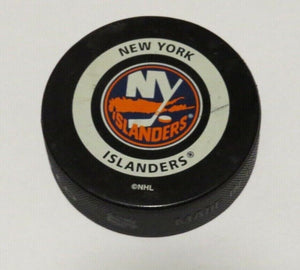 2000 New York Islanders Official Bettman Game Puck! Not Used RARE One Year Logo!